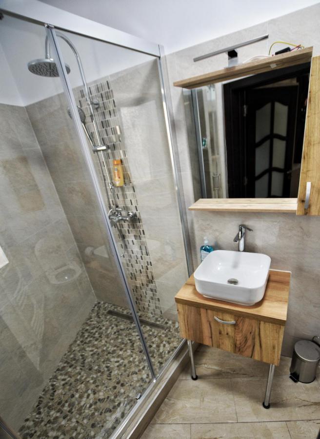 Flori'S Apartment Braşov Dış mekan fotoğraf